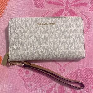 Michael Kors Jet Set Vanilla Wallet NWT